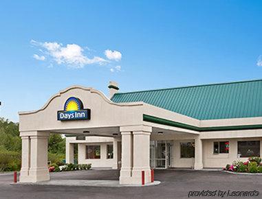Days Inn By Wyndham Emporia Bagian luar foto