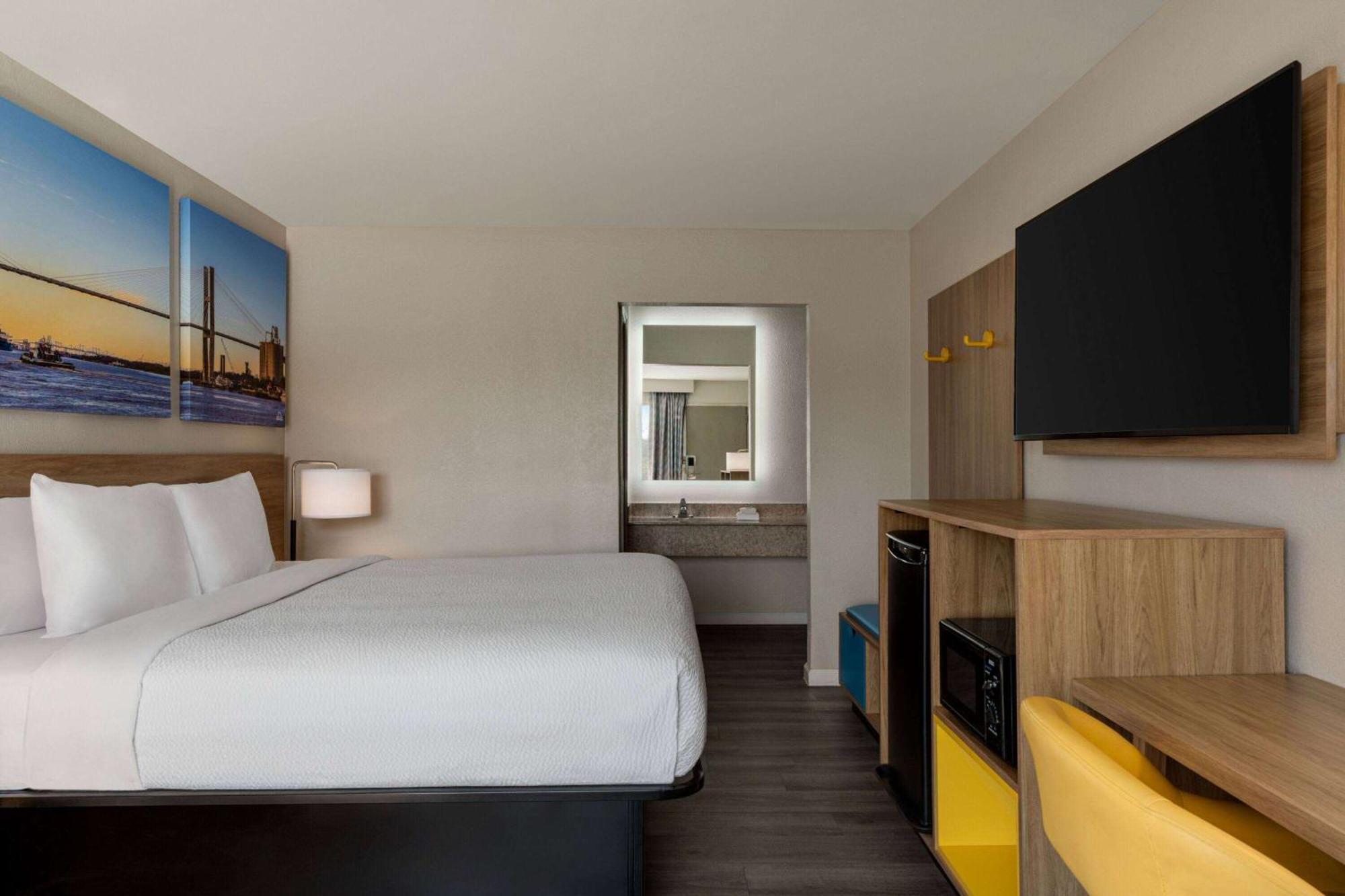 Days Inn By Wyndham Emporia Bagian luar foto
