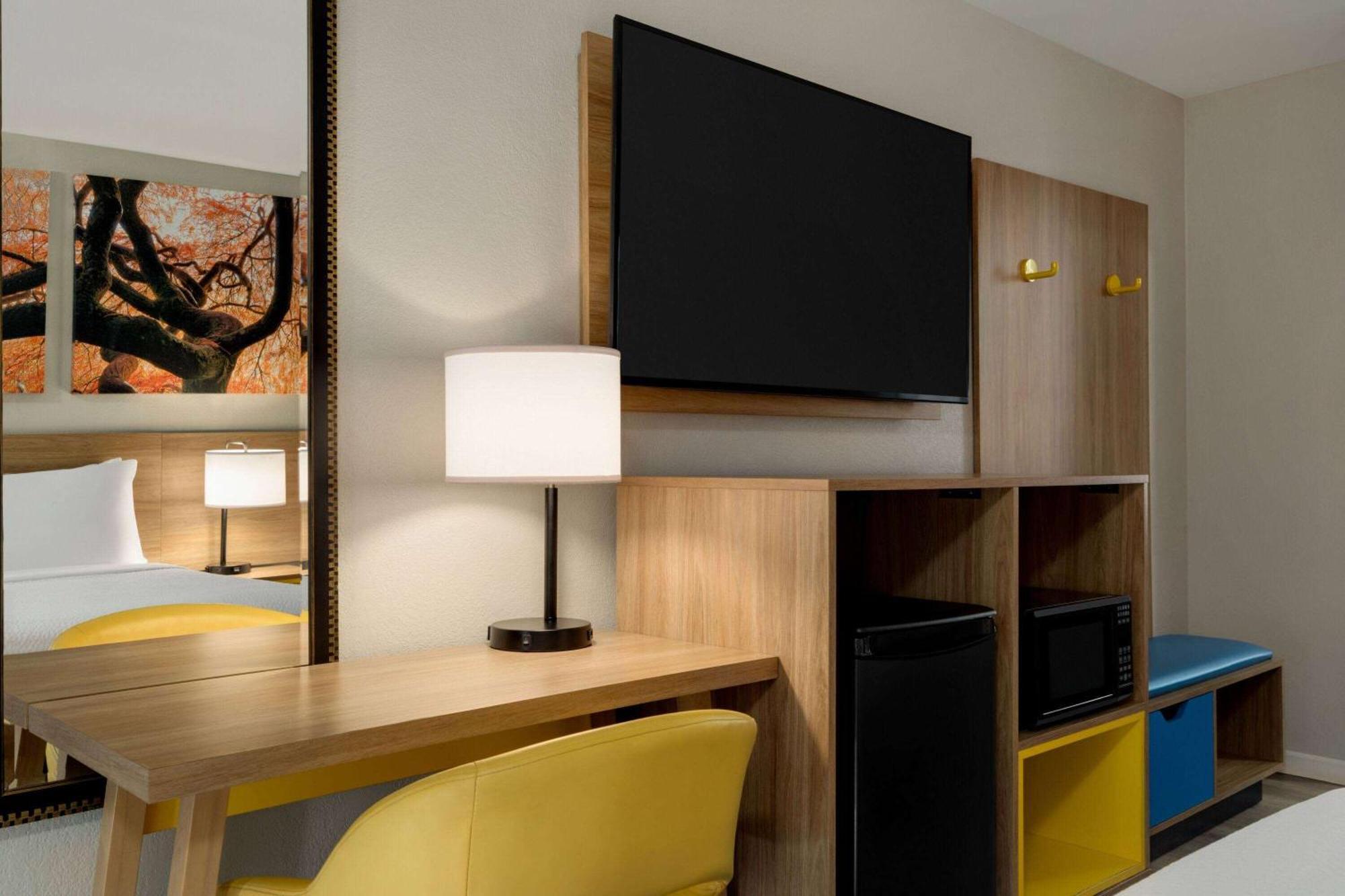 Days Inn By Wyndham Emporia Bagian luar foto