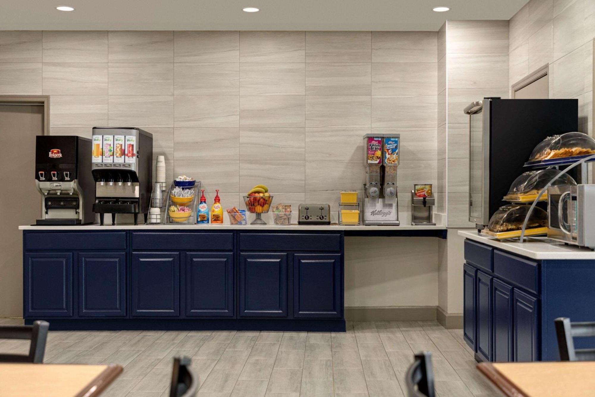 Days Inn By Wyndham Emporia Bagian luar foto